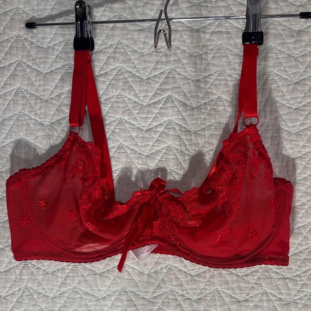 Delta Burke Vibrant Red Lace Underwire Bra with Bow Accent